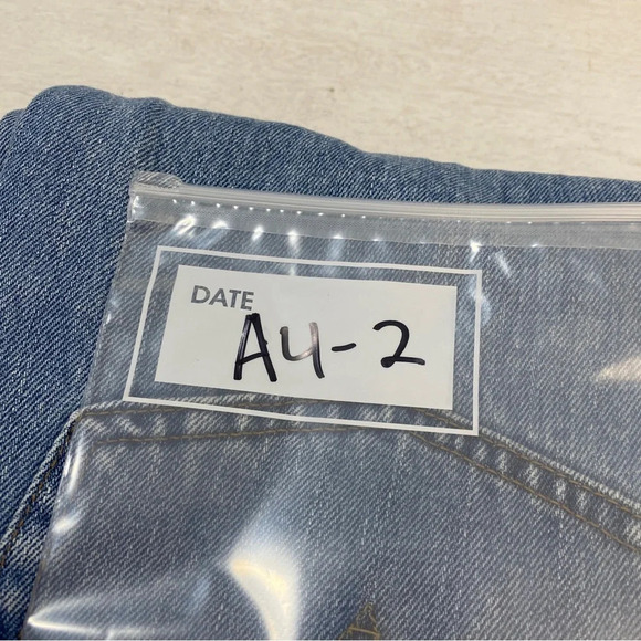 Levis 550 Relaxed Fit 42x32 Light Wash - Picture 6 of 6